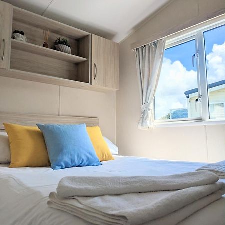 Large 4 Person Couples And Family Caravan In Newquay Bay Resort 外观 照片