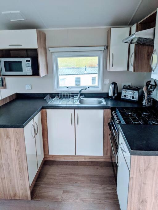 Large 4 Person Couples And Family Caravan In Newquay Bay Resort 外观 照片
