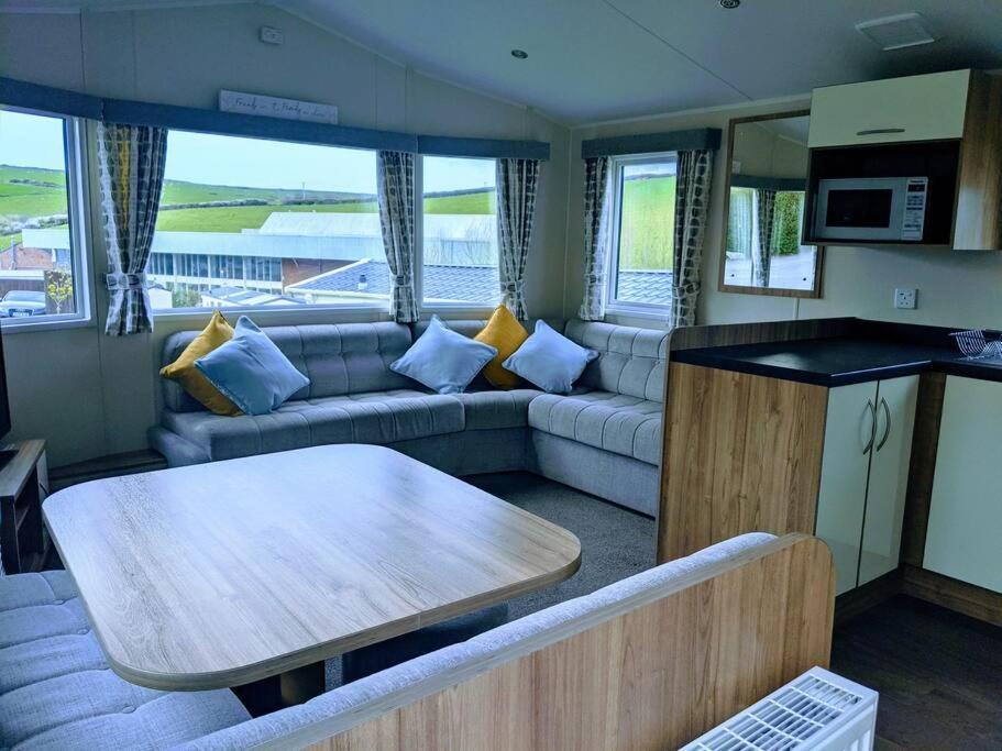 Large 4 Person Couples And Family Caravan In Newquay Bay Resort 外观 照片