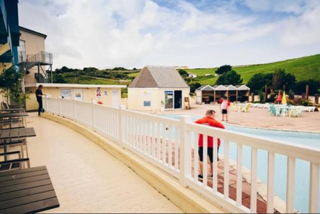 Large 4 Person Couples And Family Caravan In Newquay Bay Resort 外观 照片