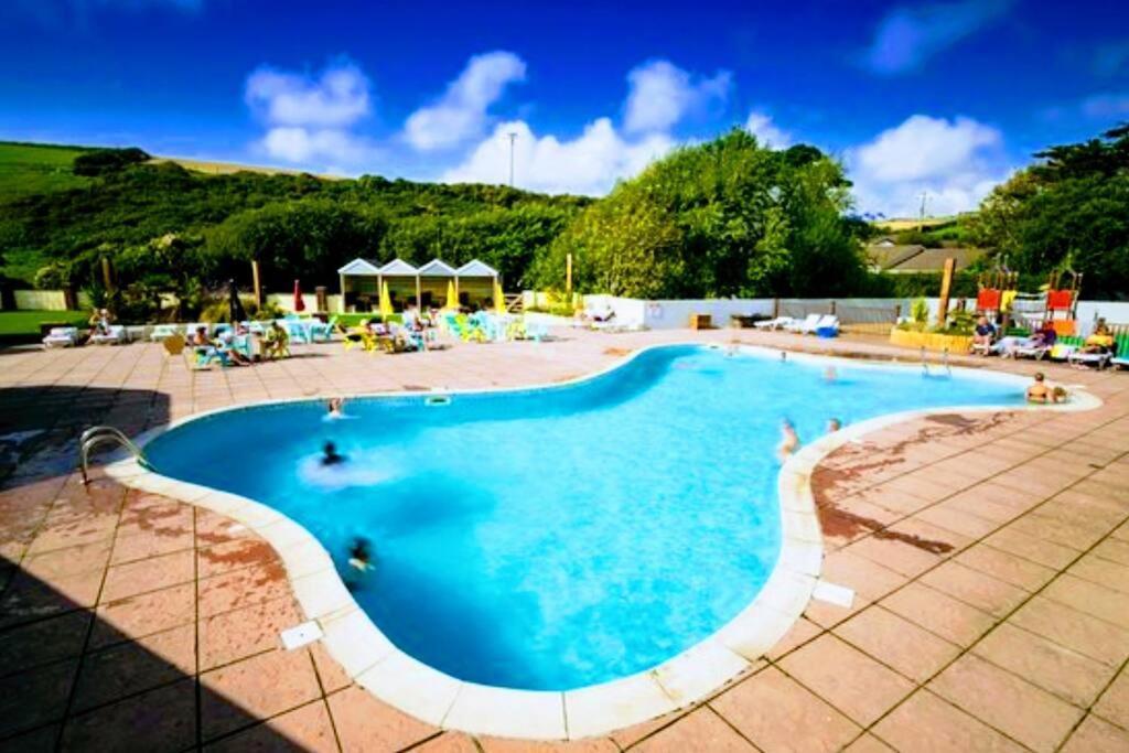 Large 4 Person Couples And Family Caravan In Newquay Bay Resort 外观 照片