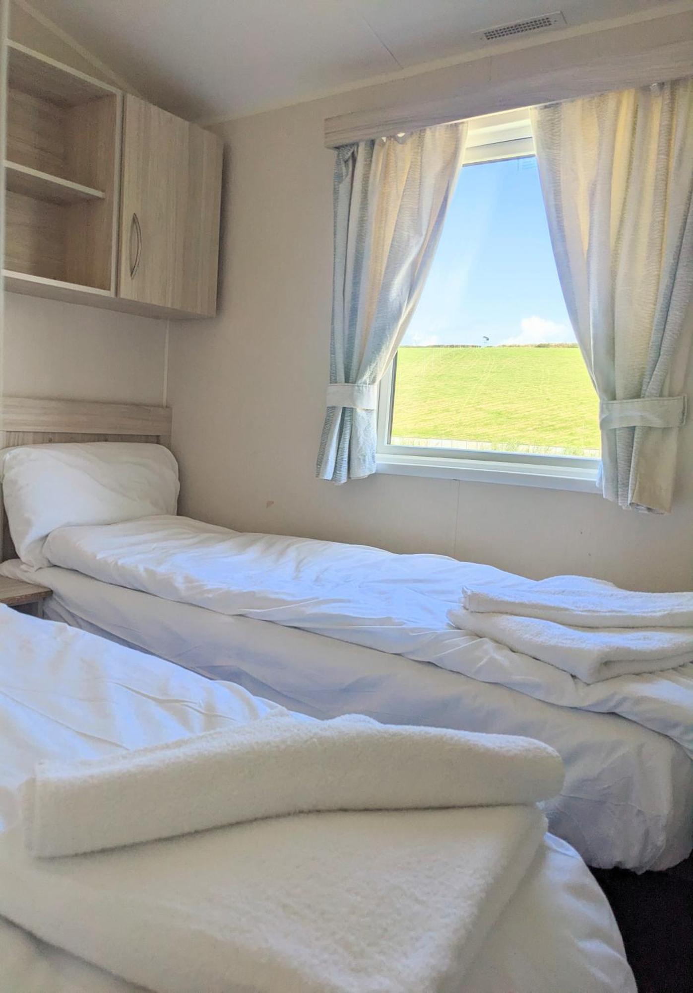 Large 4 Person Couples And Family Caravan In Newquay Bay Resort 外观 照片